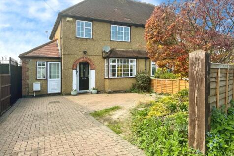 Chiltern Road, Burnham, Slough 3 bed semi