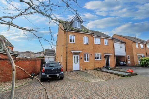 3 bedroom town house for sale