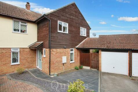 4 bedroom semi-detached house for sale