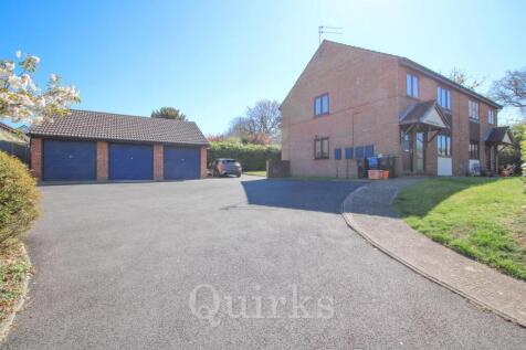 2 bedroom maisonette for sale