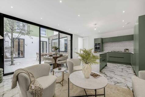 3 bedroom flat for sale
