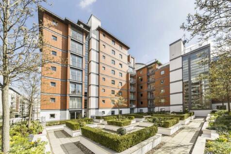 Holland Gardens, Brentford TW8 2 bed flat for sale