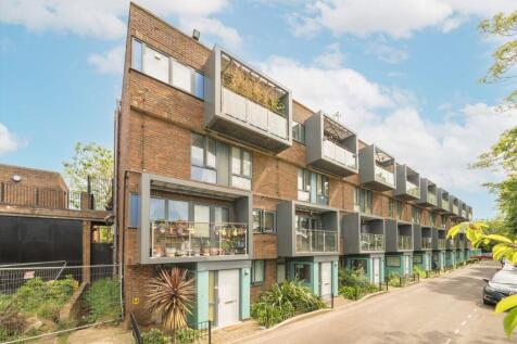Copley Close, London W7 2 bed flat for sale