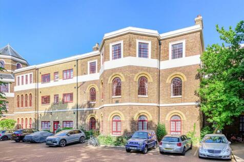 Chevy Road, Southall UB2 3 bed flat for sale
