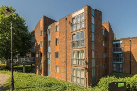 Copley Close, London W7 2 bed flat for sale