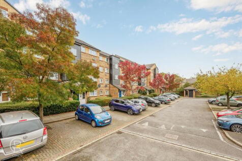 Cubitt Square, Southall, UB2 1 bed flat for sale