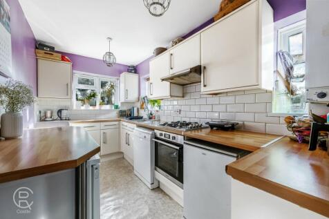 Studland Road, London, W7 3 bed maisonette for sale