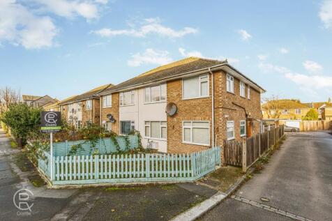 Tennyson Road, London, W7 2 bed maisonette for sale