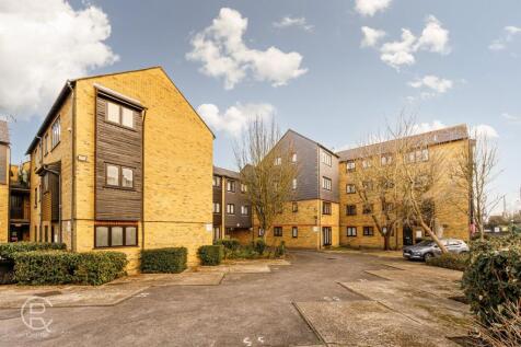 Kipling Court  Greenford Avenue... 1 bed flat for sale