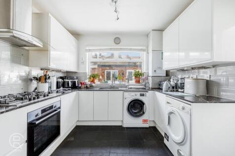 4 bedroom end of terrace house for sale