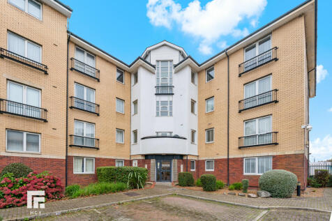 Adventurers Quay, Cardiff 2 bed apartment for sale