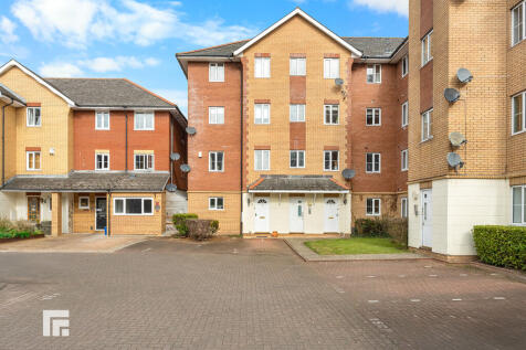 3 bedroom ground floor maisonette for sale