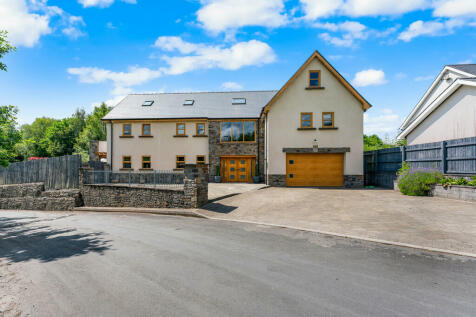 6 bedroom detached house for sale