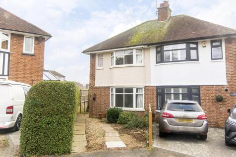 Crescent Close, Market Harborough 3 bed semi