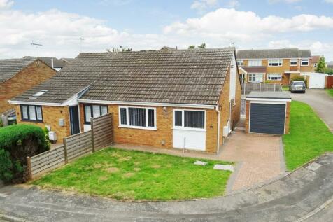 2 bedroom semi-detached bungalow for sale