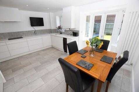3 bedroom town house for sale