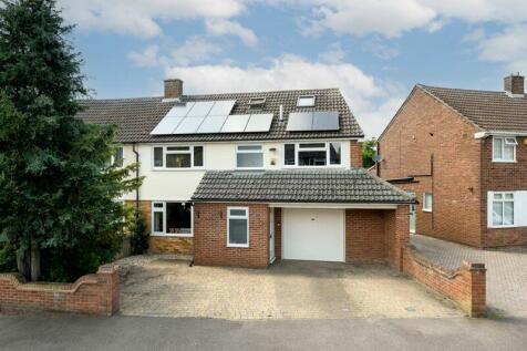 5 bedroom semi-detached house for sale