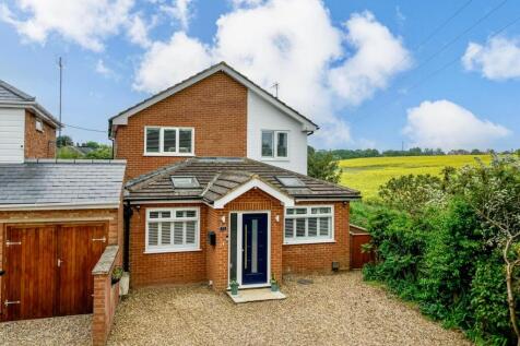 Dunstable Road, Caddington, LU1 4 bed detached house for sale