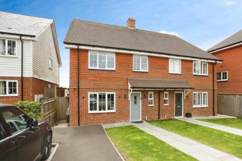 4 bedroom semi-detached house for sale