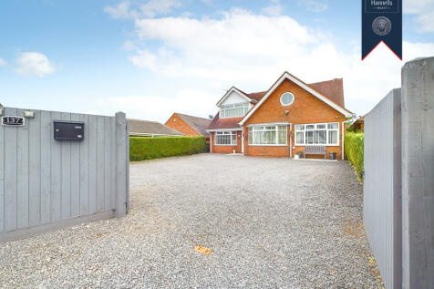 4 bedroom detached bungalow for sale