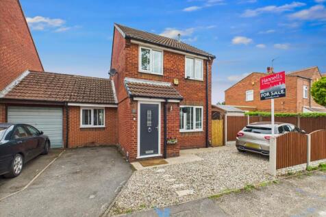 3 bedroom link detached house for sale