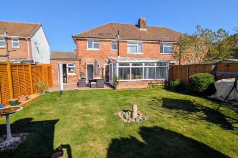 HILLSON DRIVE, FAREHAM 2 bed ground floor flat for sale