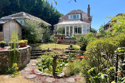 RIVERSIDE AVENUE, WALLINGTON 3 bed detached house for sale