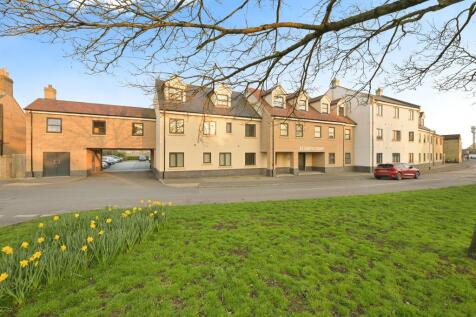 2 bedroom ground floor flat for sale