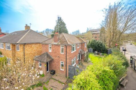2 bedroom maisonette for sale