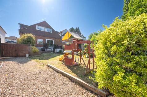 Mount Drive, Park Street, St. Albans... 3 bed detached house for sale