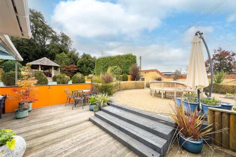 4 bedroom semi-detached house for sale