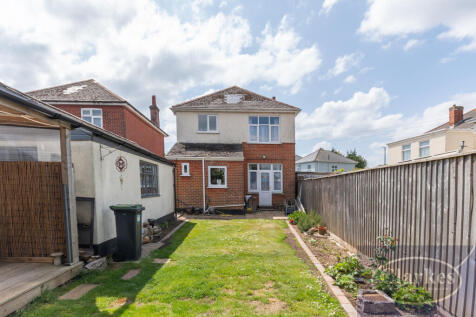 Great Family Home, Marks Road... 3 bed detached house for sale