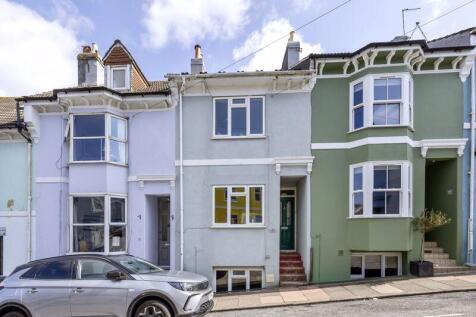4 bedroom terraced house for sale