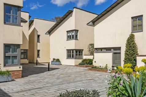 2 bedroom link detached house for sale