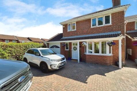 4 bedroom detached house for sale