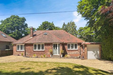 4 bedroom detached bungalow for sale