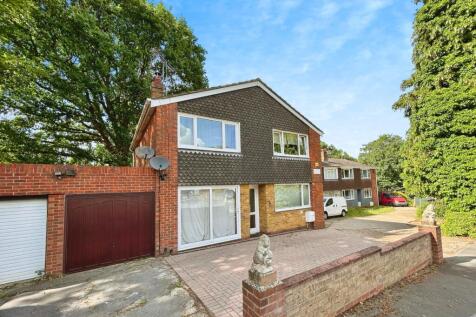 2 bedroom maisonette for sale