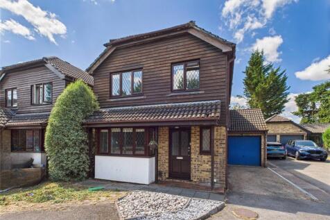 Albany Park Drive, Winnersh... 4 bed detached house for sale