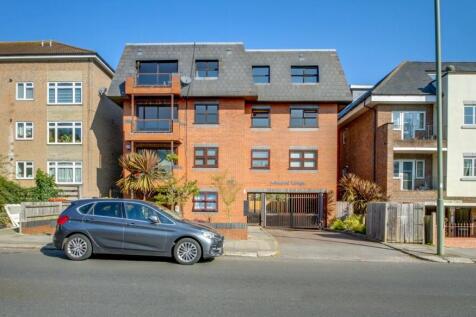 80 Station Road, New Barnet, EN5 2 bed apartment for sale