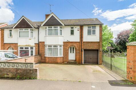 4 bedroom semi-detached house for sale