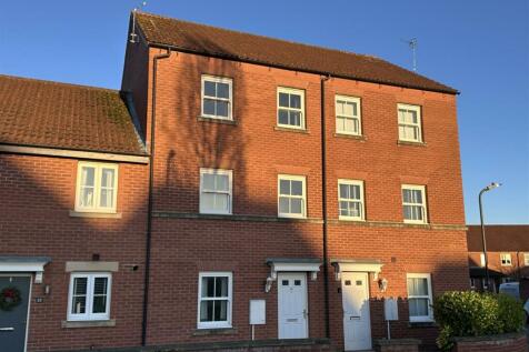 Beckside, Norton YO17 4 bed terraced house for sale