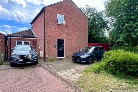 Holliday Close, Crownhill, Milton Keynes 4 bed detached house for sale
