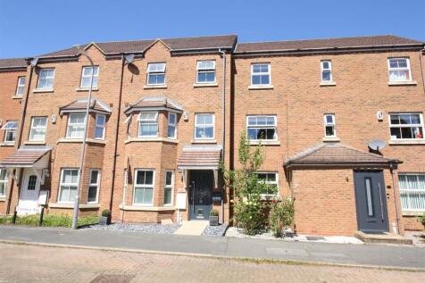 3 bedroom town house for sale