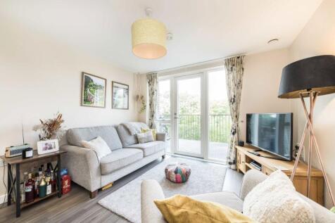 Adenmore Road, London SE6 2 bed flat for sale