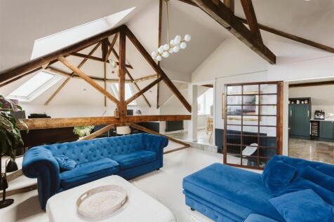 3 bedroom maisonette for sale