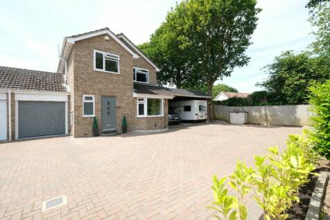 4 bedroom link detached house for sale