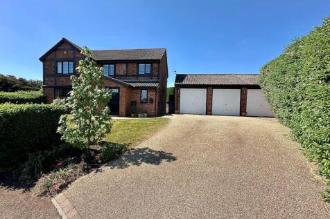 4 bedroom detached house for sale