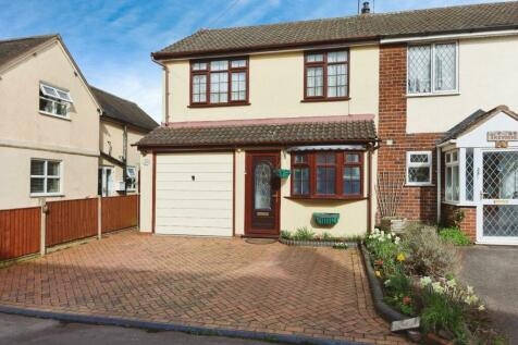 3 bedroom semi-detached house for sale