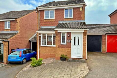 3 bedroom link detached house for sale