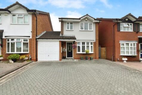 3 bedroom link detached house for sale